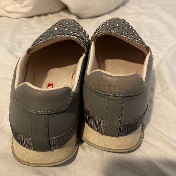 Súper comfy shoes. Great condition - Picture 3 of 6